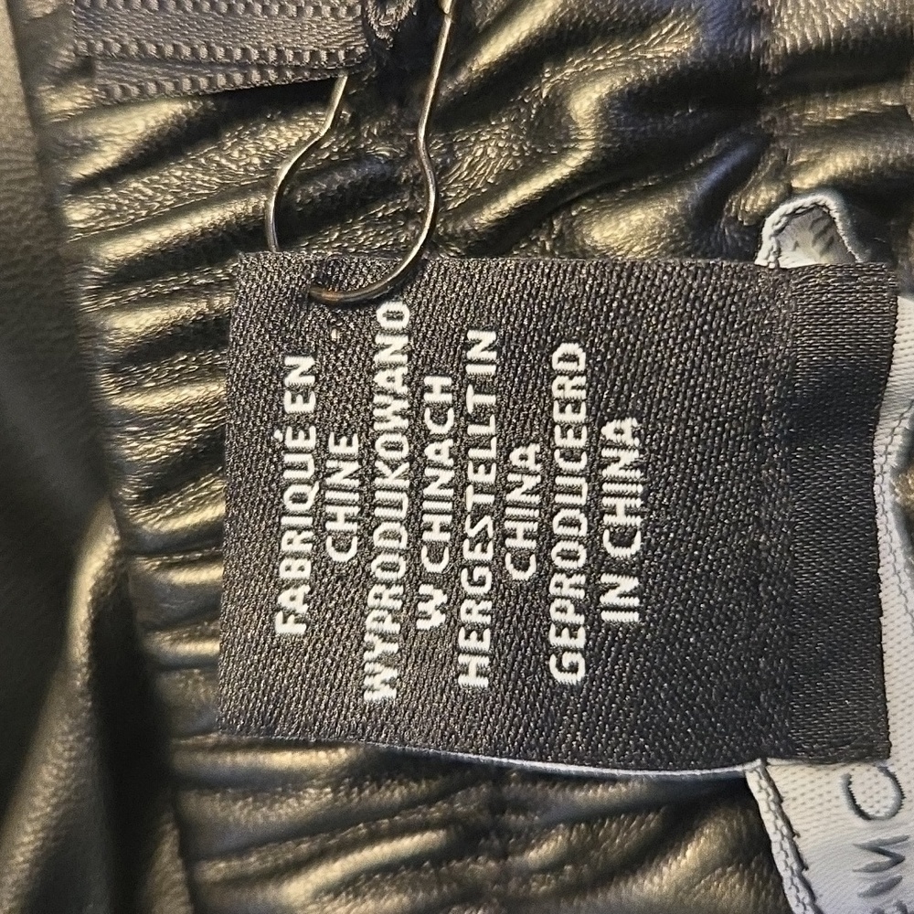 Elegant Black Pleated Skirt - Picture 9 of 9